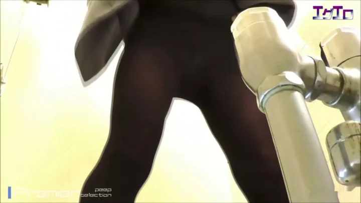 至近距離で激撮！洗面所で喘ぐ生中出しSEX のスクリーンショット 1