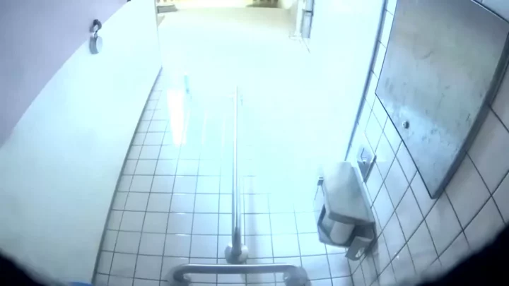 隠し撮りトイレ盗撮！まさかの連続排泄 のスクリーンショット 6