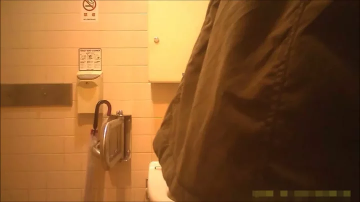覗き見の興奮！個室で魅せる女性たちの秘め事 のスクリーンショット 7