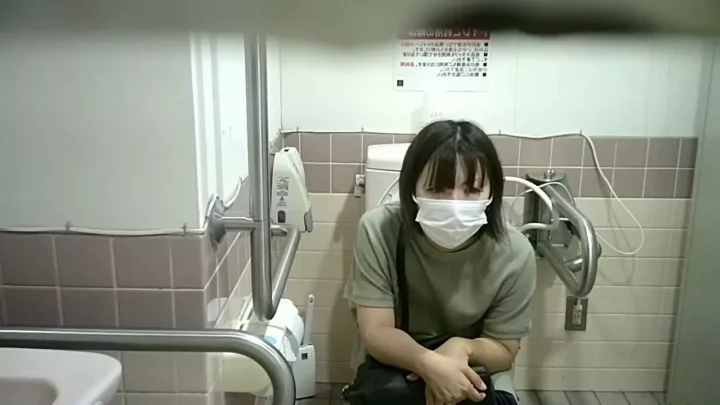 覗き見！トイレで繰り広げられる秘密の日常 のスクリーンショット 4