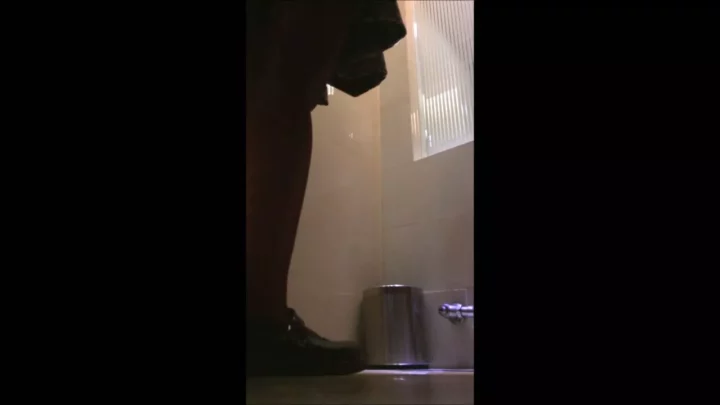 盗撮！ショッピングモール女子トイレの衝撃 のスクリーンショット 10