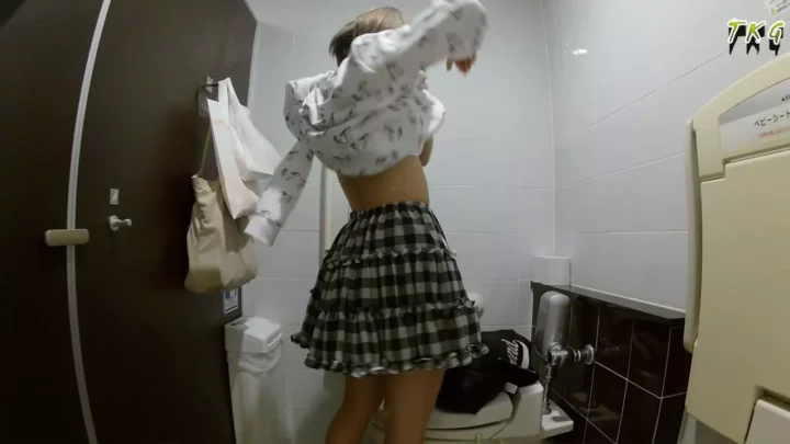 盗撮！トイレに仕掛けられた隠しカメラ のスクリーンショット 1