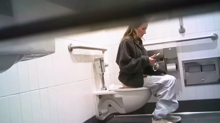 盗撮！女子トイレで秘密の放課後ガールズトーク のスクリーンショット 9