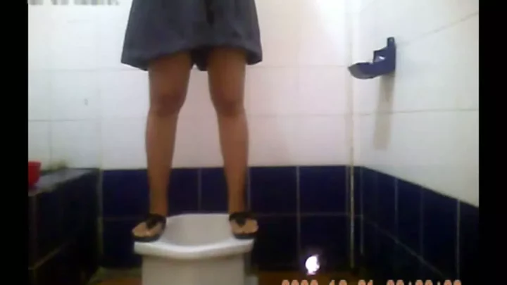 タイの公衆トイレ盗撮！大胆お尻丸出しの決定的瞬間 のスクリーンショット 17