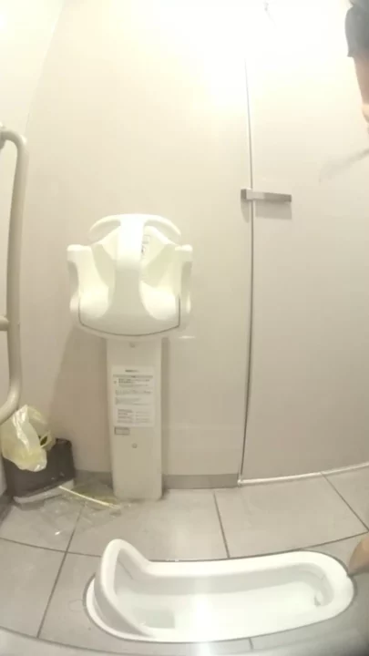 御堂筋のトイレで激震！禁断の盗撮現場 のスクリーンショット 10