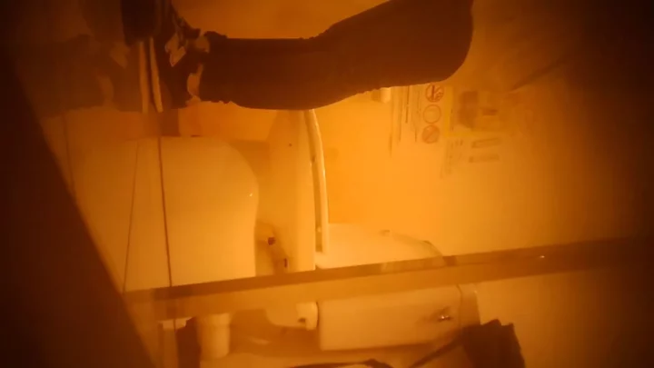 盗撮！トイレに仕掛けられた隠しカメラ のスクリーンショット 10