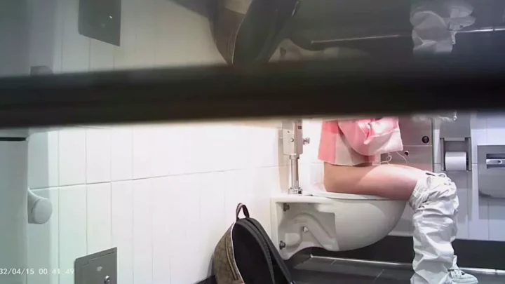 盗撮！女子トイレで秘密の放課後ガールズトーク のスクリーンショット 2