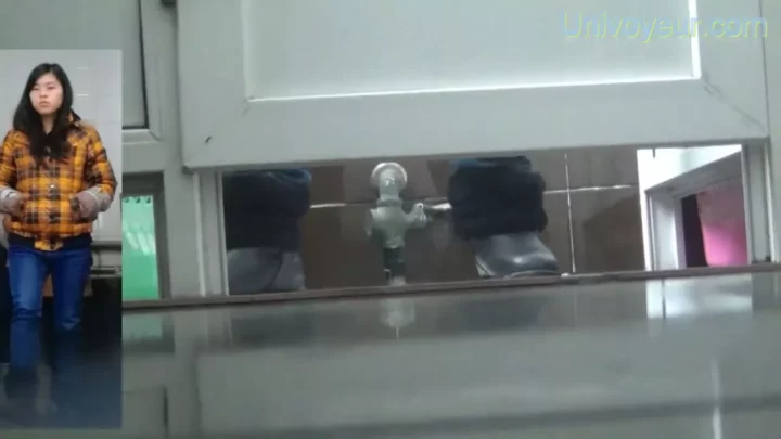 中国のトイレで盗撮！美女たちが無防備な瞬間 のスクリーンショット 6