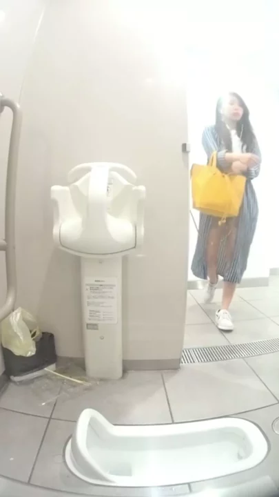 御堂筋のトイレで激震！禁断の盗撮現場 のスクリーンショット 11