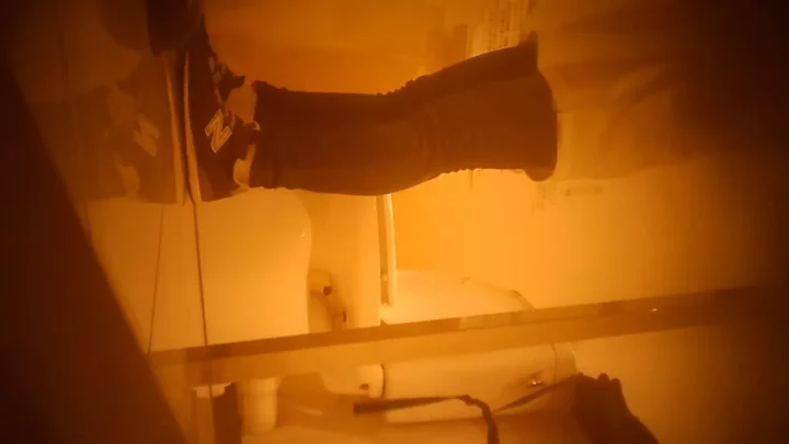 盗撮！トイレに仕掛けられた隠しカメラ のスクリーンショット 11