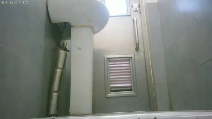 公園トイレで隠れてイク！背徳感と快感が交錯する秘密の行為 のスクリーンショット 7