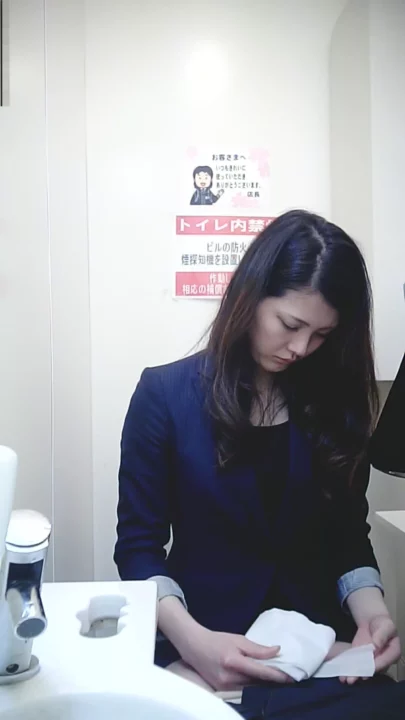 盗撮！トイレでまさかの隠しカメラ のスクリーンショット 3