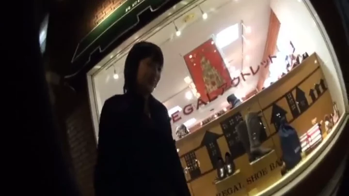 衝撃！女子トイレの隠し撮り映像、連続爆尿の瞬間！