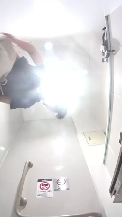 【隠し撮り】美人OLたちの秘められたトイレタイム