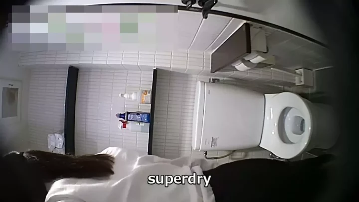 【VR】盗撮！和式トイレで魅せるギャルの美尻と秘密 のスクリーンショット 3