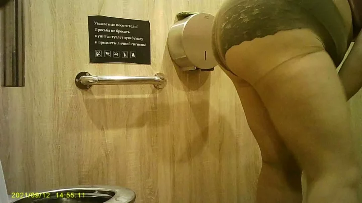 人目も憚らず…！女子トイレの秘密の蜜園 のスクリーンショット 4