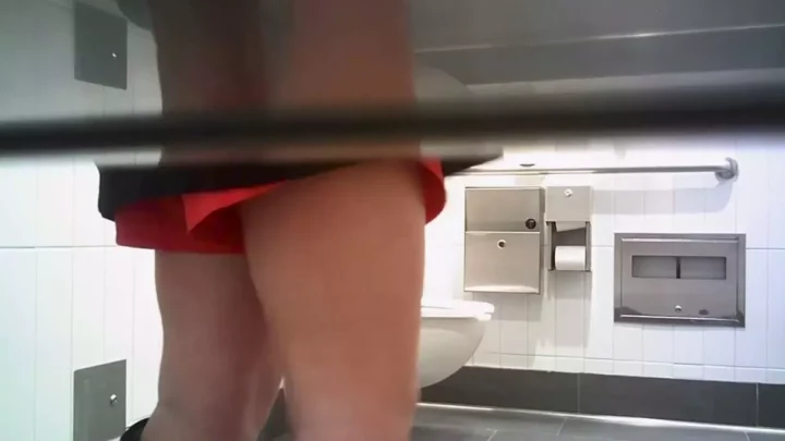 盗撮！女子トイレで秘密の放課後ガールズトーク のスクリーンショット 4