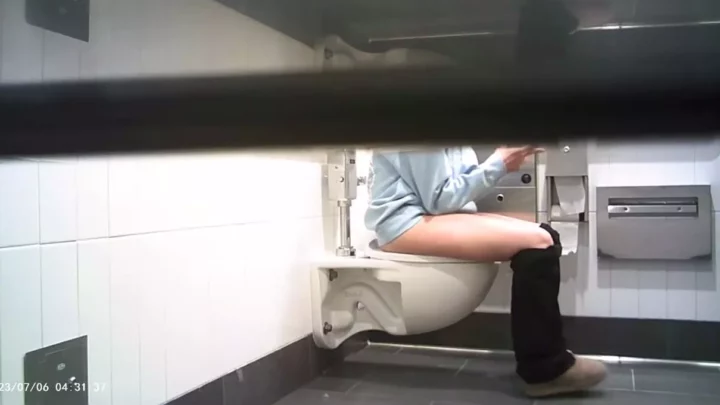 盗撮！女子トイレで秘密の放課後ガールズトーク のスクリーンショット 8