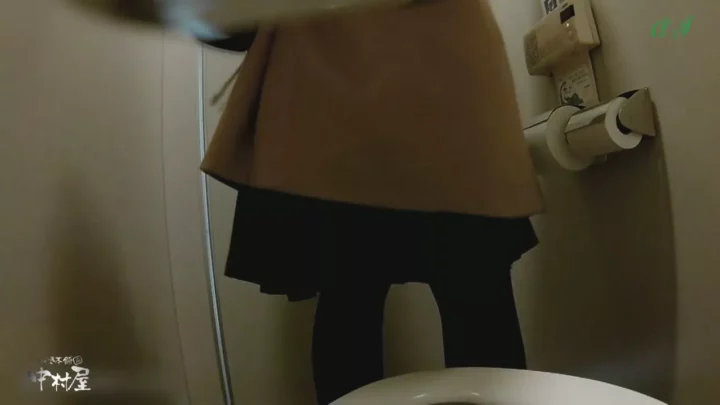 名門女子大の洗面所で発見！秘密のキャンパスライフ のスクリーンショット 4