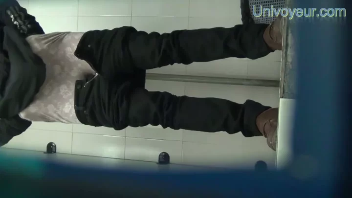 中国のトイレで盗撮！美女たちが無防備な瞬間 のスクリーンショット 4
