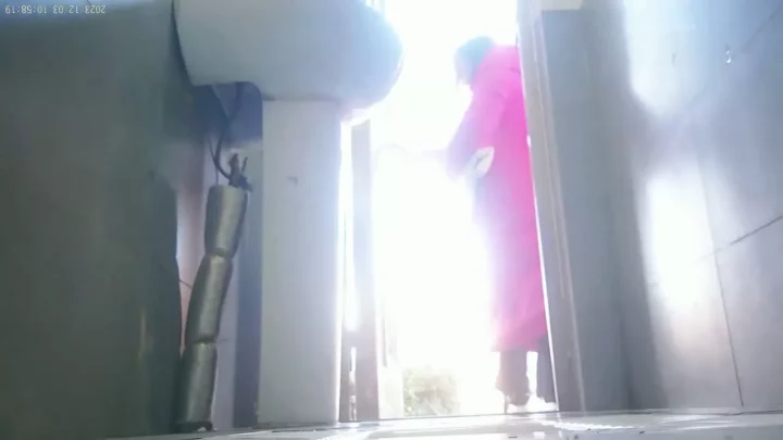公園トイレで隠れてイク！背徳感と快感が交錯する秘密の行為 のスクリーンショット 8
