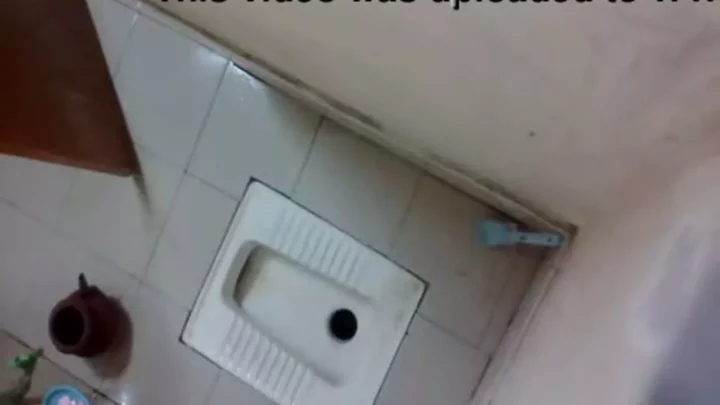 隠しカメラが捉えた！インドネシアのトイレ盗撮 のスクリーンショット 9