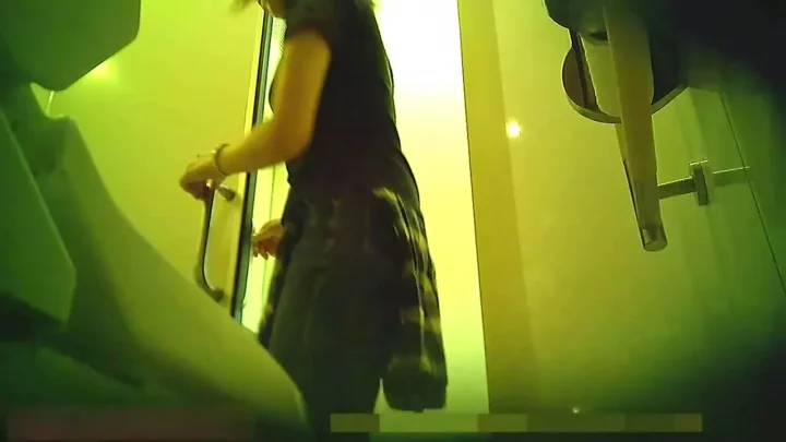 オフィス街の隠しカメラ！麗しの女性たちのトイレプライベート のスクリーンショット 2