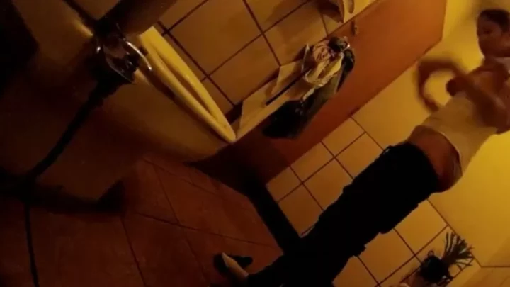 隠しカメラが捉えた！インドネシアのトイレ盗撮 のスクリーンショット 3