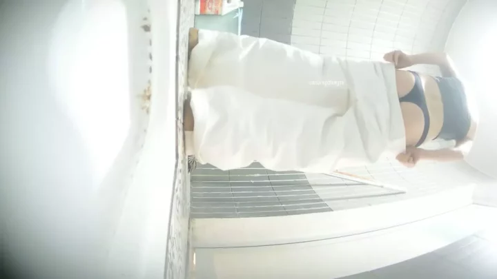 【流出】オフィスビル女子トイレで麗しのオフィスレディが…