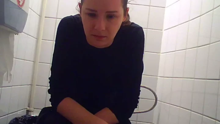 女子トイレの密室で繰り広げられる甘美な秘め事 のスクリーンショット 4