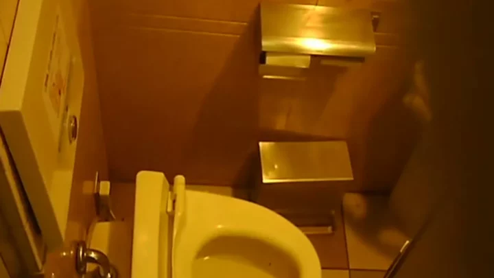 GW限定！和式トイレの隠し撮り秘蔵映像解禁！ のスクリーンショット 5