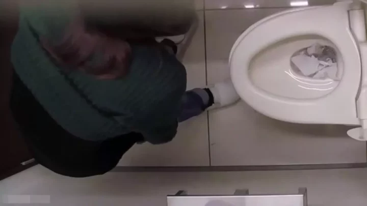 【盗撮】ウォシュレットに映り込む美尻の秘密 のスクリーンショット 9