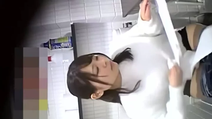 ドトール美人を盗撮！隠しカメラが捉えた秘密のトイレ のスクリーンショット 5