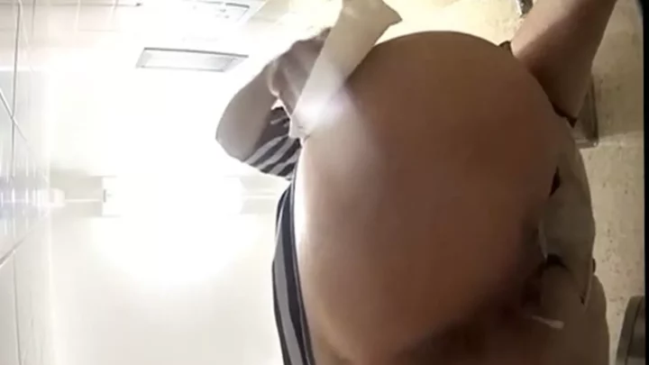 駅直下美人トイレ盗撮！思わず息をのむ美尻の数々 のスクリーンショット 9