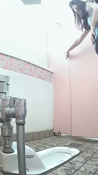 最後の狩場、隠し撮りトイレ盗撮の一部始終 のスクリーンショット 14