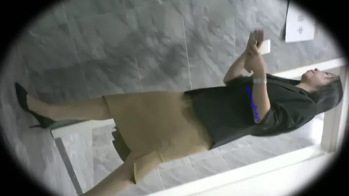 ドトール美人を盗撮！隠しカメラが捉えた秘密のトイレ のスクリーンショット 10