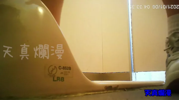 隠し撮りトイレ盗撮！剛毛ふさふさ美女の衝撃チェック のスクリーンショット 6