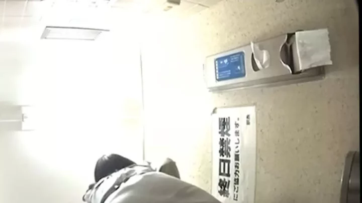 駅直下美人トイレ盗撮！思わず息をのむ美尻の数々 のスクリーンショット 10