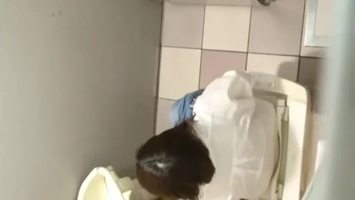 GW限定！和式トイレの隠し撮り秘蔵映像解禁！