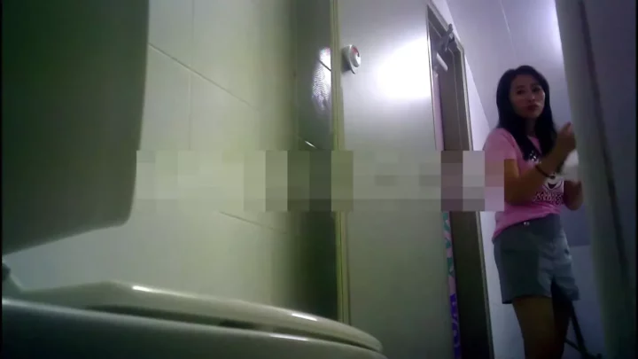 【盗撮】ウォシュレットに映り込む美尻の秘密 のスクリーンショット 3