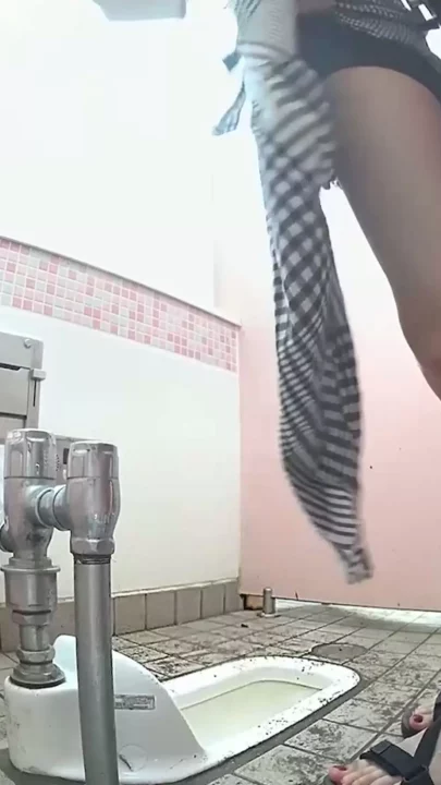最後の狩場、隠し撮りトイレ盗撮の一部始終 のスクリーンショット 15