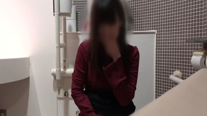 【盗撮】韓国女子大のトイレに隠しカメラ！衝撃のフリーハンド… のスクリーンショット 8