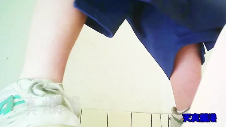 隠し撮りトイレ盗撮！剛毛ふさふさ美女の衝撃チェック のスクリーンショット 8