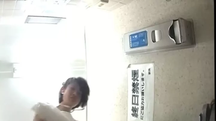 駅直下美人トイレ盗撮！思わず息をのむ美尻の数々 のスクリーンショット 12