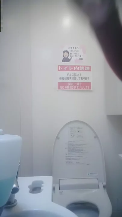 コンビニトイレ盗撮！まさかの美人客が… のスクリーンショット 5
