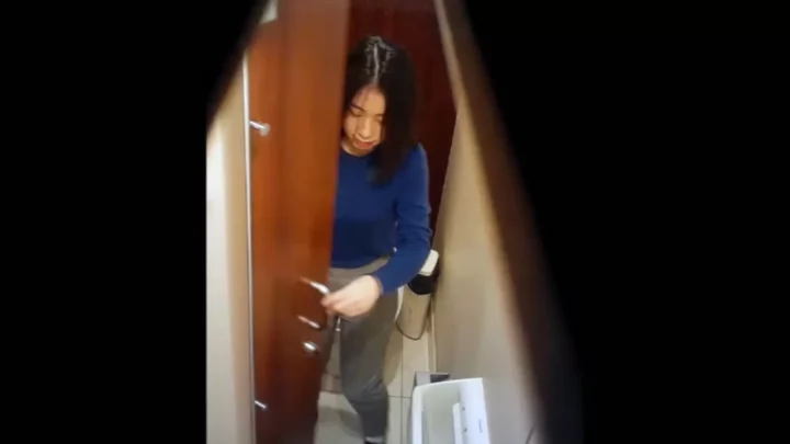 隠し撮り！トイレで魅せる花園彼女たちの秘密 のスクリーンショット 9
