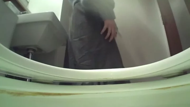 覗き見Gカップ！カフェのトイレで盗撮され続けた女 のスクリーンショット 10