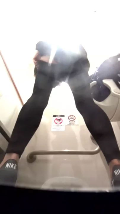 駅直下美人トイレの秘密！覗き見欲を刺激する5連発 のスクリーンショット 10