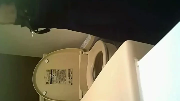 女子トイレ強襲！隠しカメラが捉えた女子大生の秘密 のスクリーンショット 6