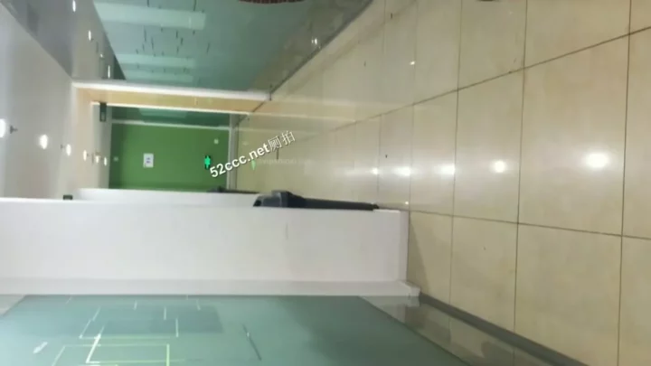 中国トイレで激撮！目の前で繰り広げられる衝撃の光景 のスクリーンショット 2